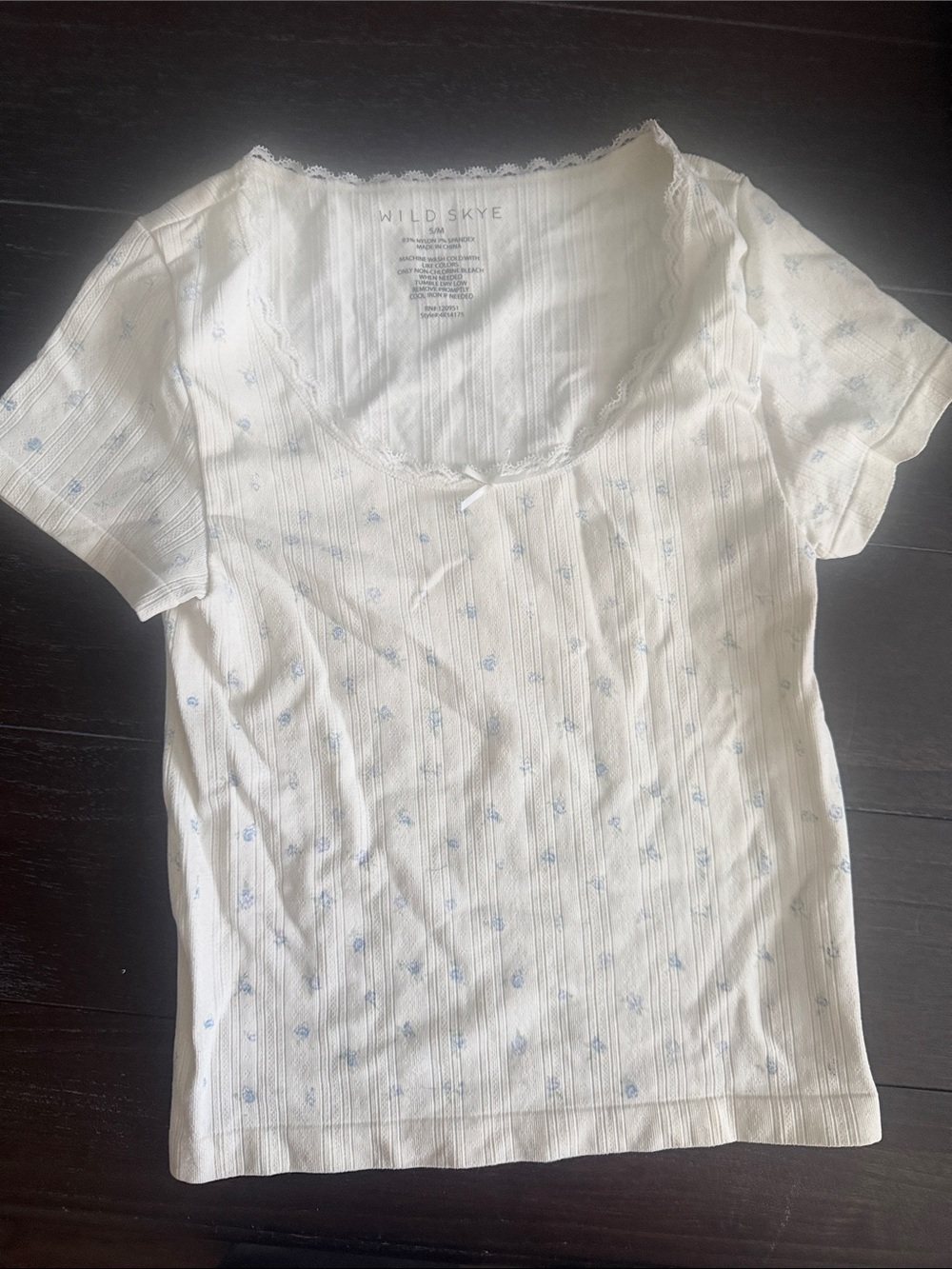 Wild Fable White Short Sleeve Ribbed Tee with Blue Floral Print